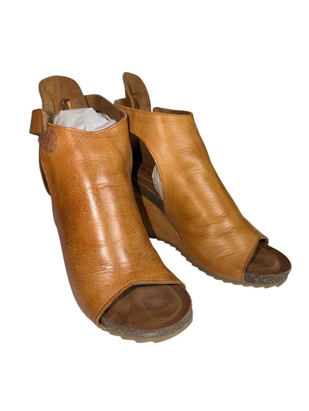 Open-Toe Leather Wedge Sandals in Tan